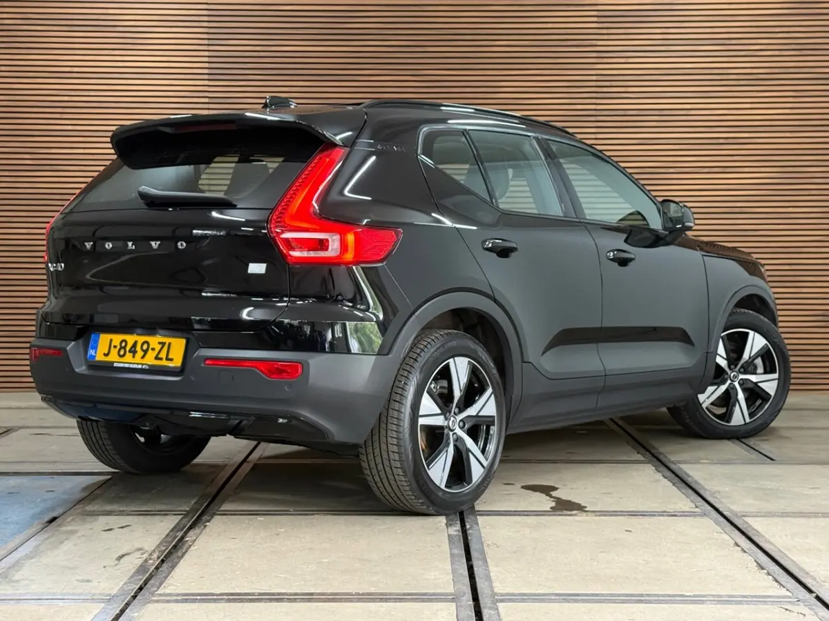 Recharge P8 AWD R-Design | Pano | Harman Kardon | BLIS | IntelliSafe Pro | Google | Keyles