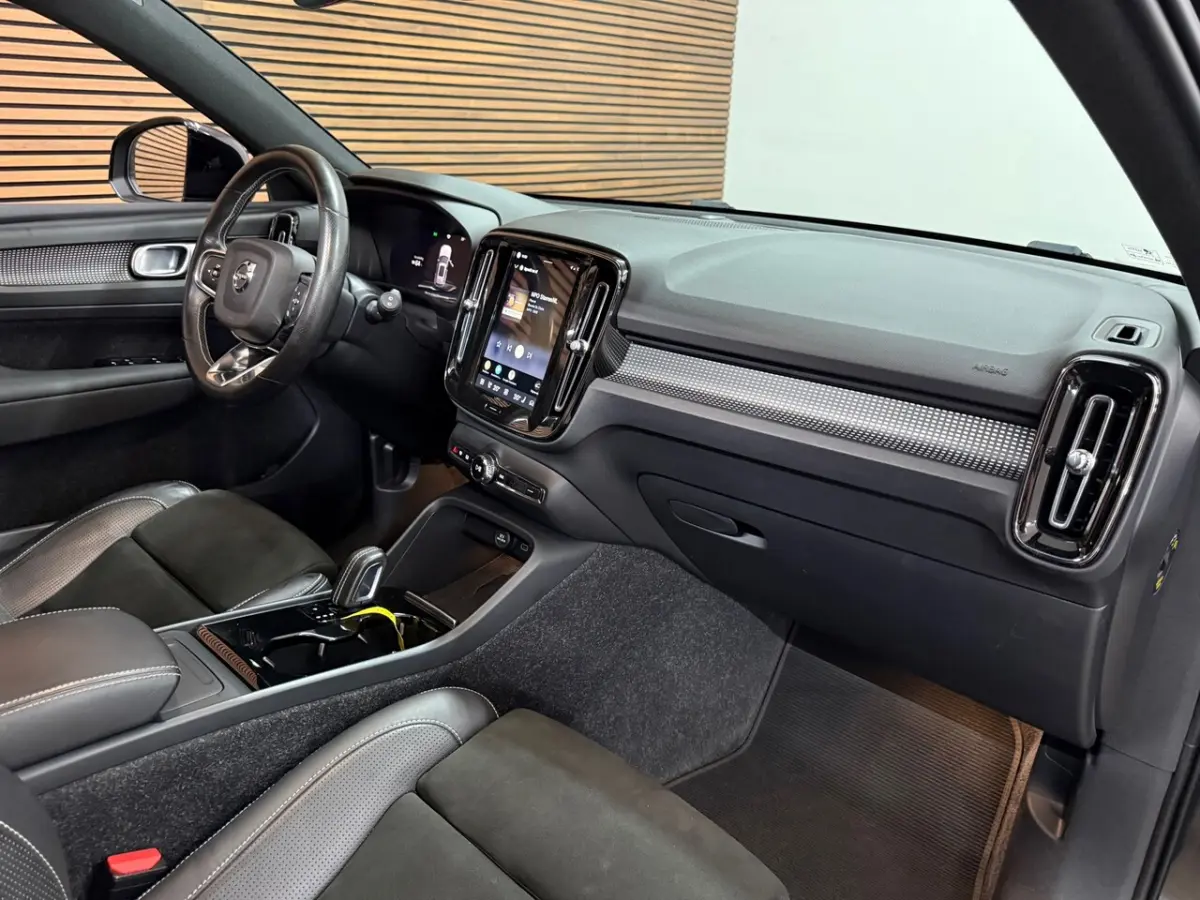 Recharge P8 AWD R-Design | Pano | Harman Kardon | BLIS | IntelliSafe Pro | Google | Keyles