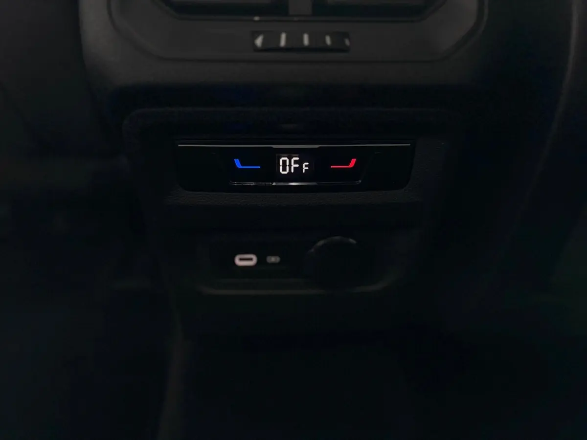 2.0 TDI Life Business | Camera | Navi | LMV | LED | Climate | Adaptive Cruise | Dealer Ond