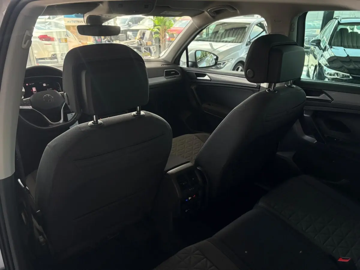 2.0 TDI Life Business | Camera | Navi | LMV | LED | Climate | Adaptive Cruise | Dealer Ond