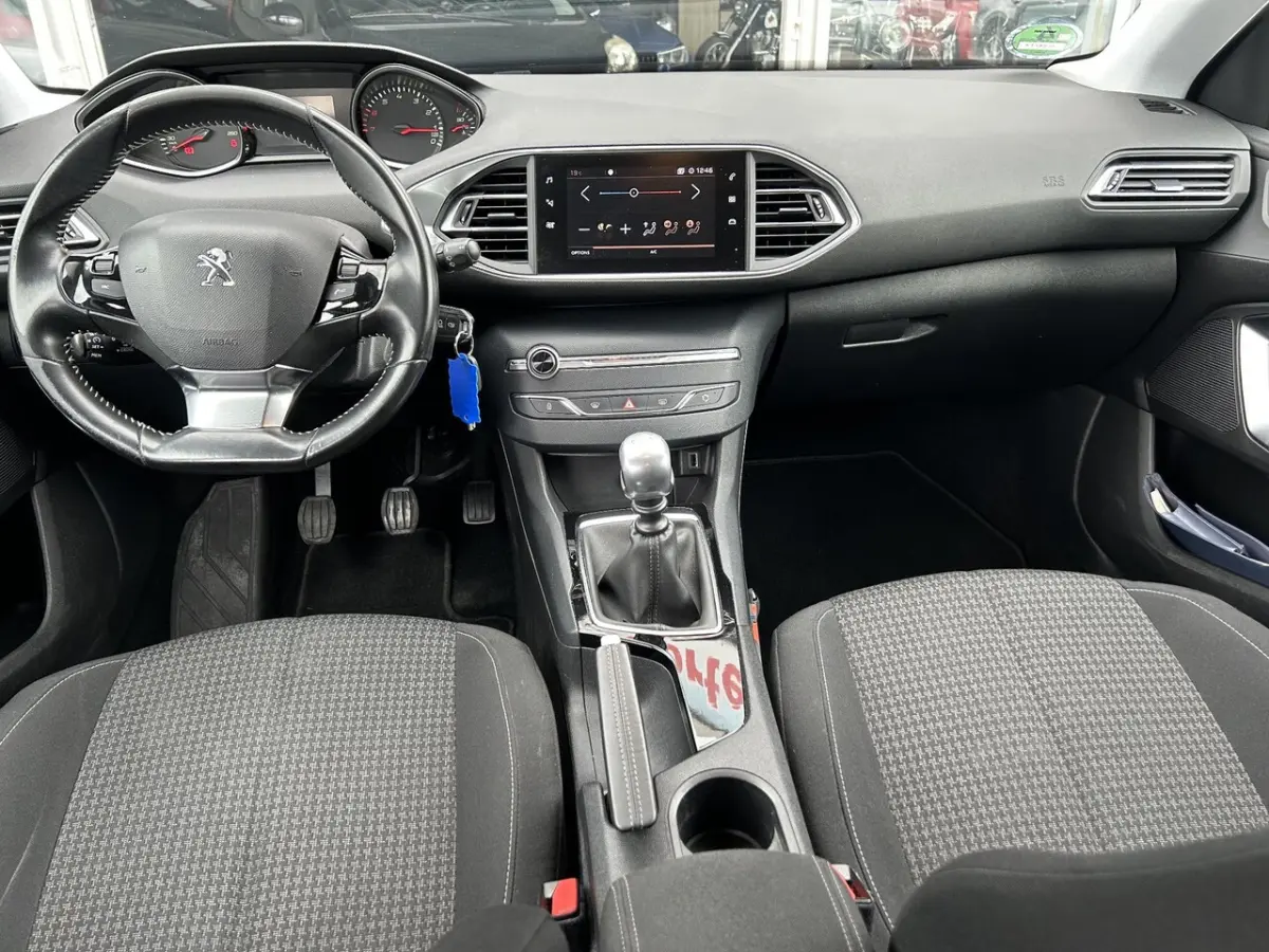 1.2 PureTech Blue Lease 100% dealer onderhouden/airco/cruise control/navigatie/