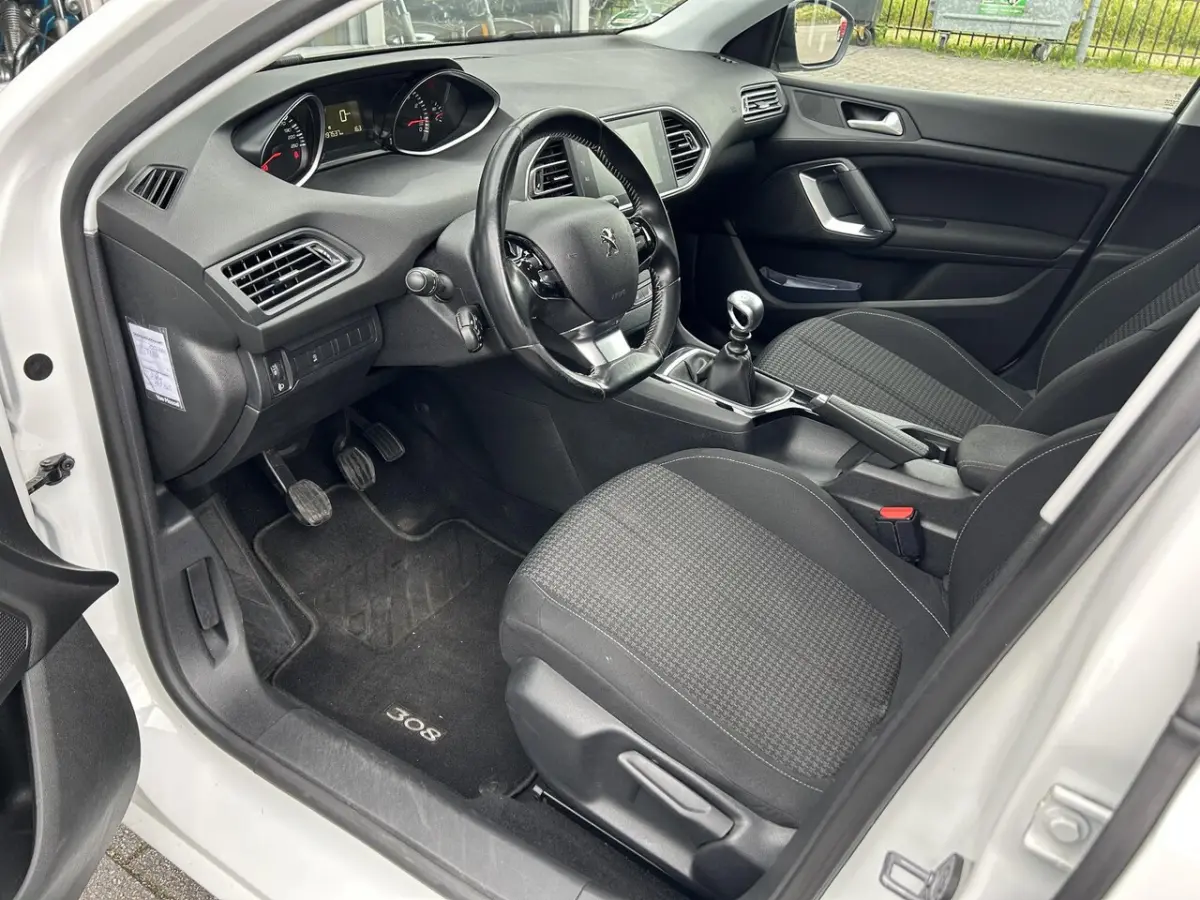 1.2 PureTech Blue Lease 100% dealer onderhouden/airco/cruise control/navigatie/