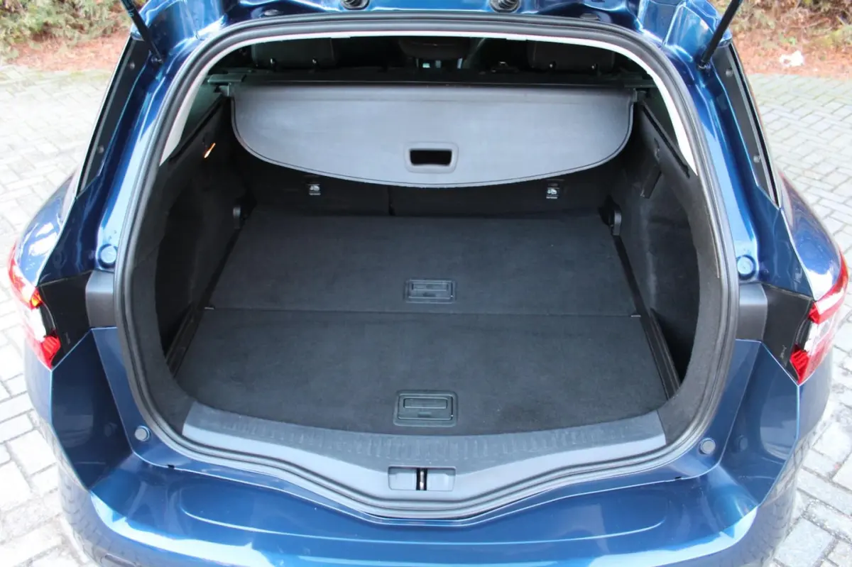1.3 TCe Limited 140PK | AUTOMAAT | Parkeercamera | Climate Control | PDC | NAVI | Cruise C