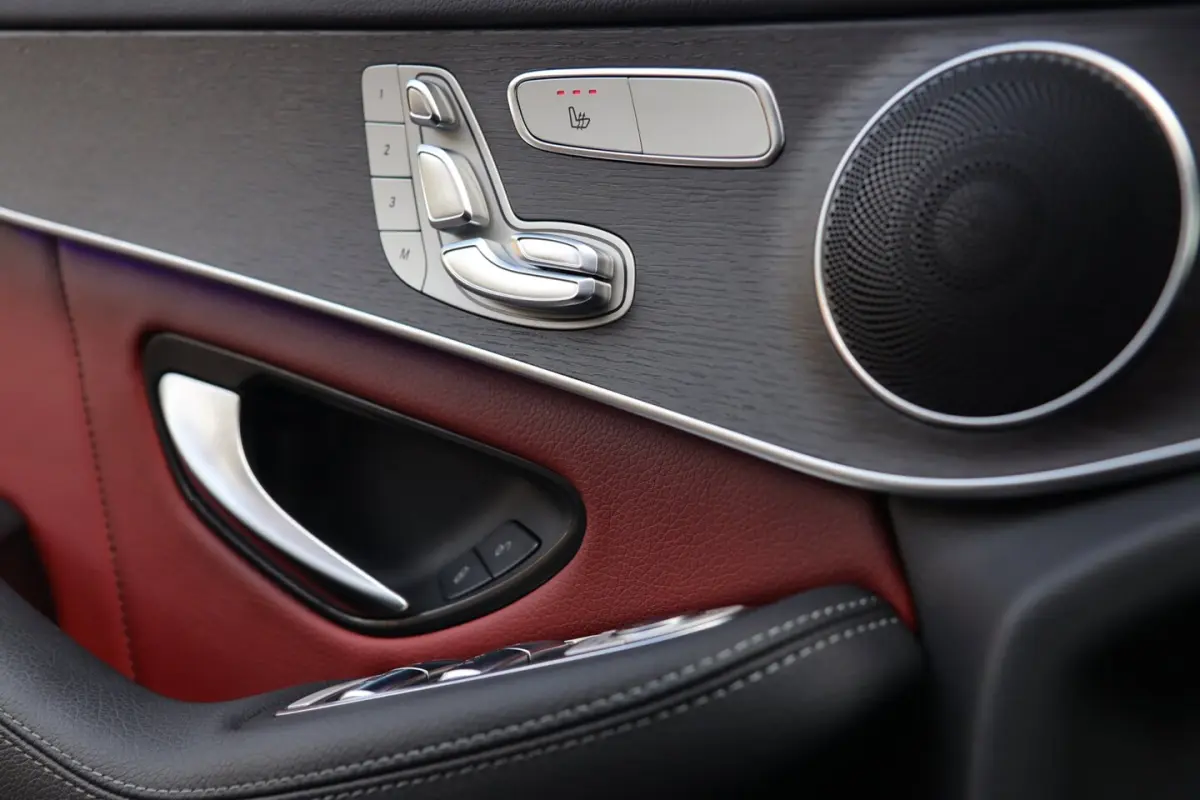 300 Mild-Hybrid 4Matic AMG Line / HUD / 2X MEMORY / 360 / DODEHOEK