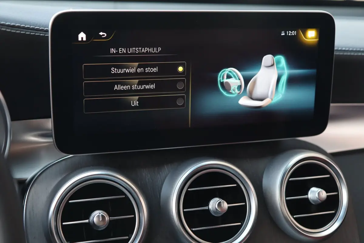 300 Mild-Hybrid 4Matic AMG Line / HUD / 2X MEMORY / 360 / DODEHOEK