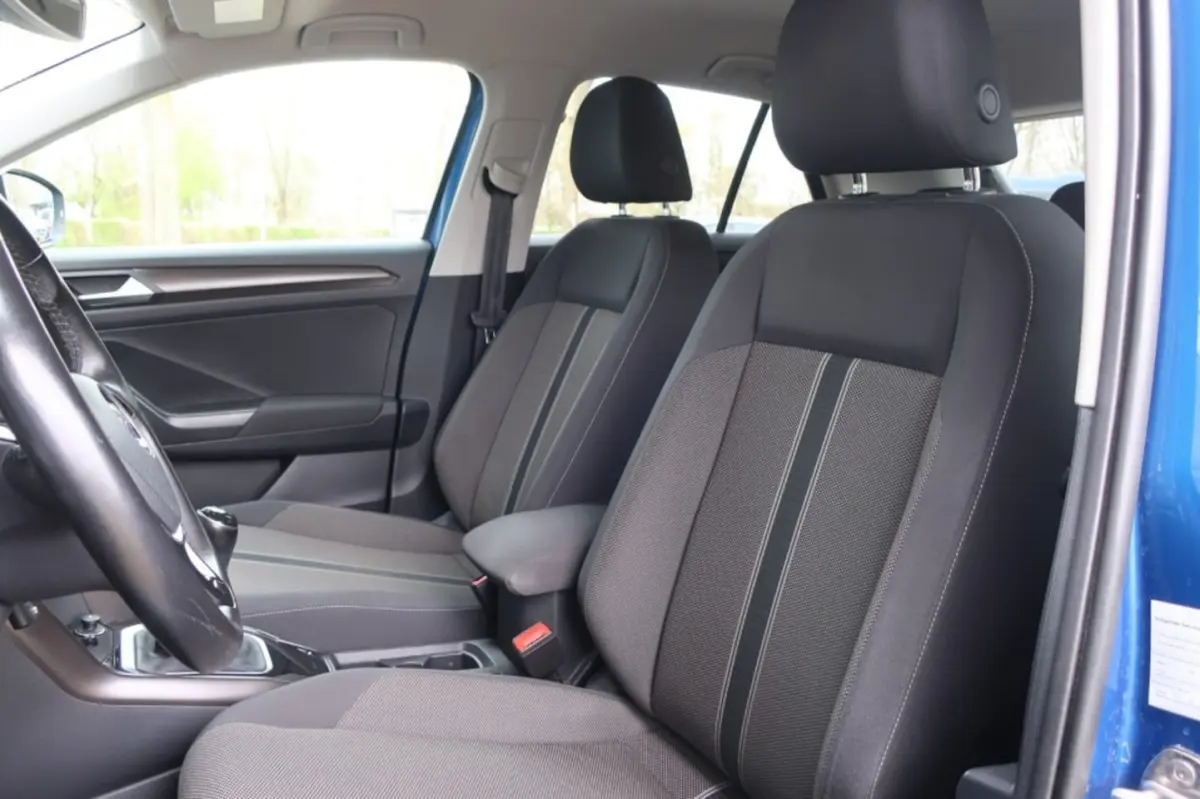 1.0 TSI, Trekhaak, All Season Banden, Apple Carplay/ Android Auto, Navi, etc