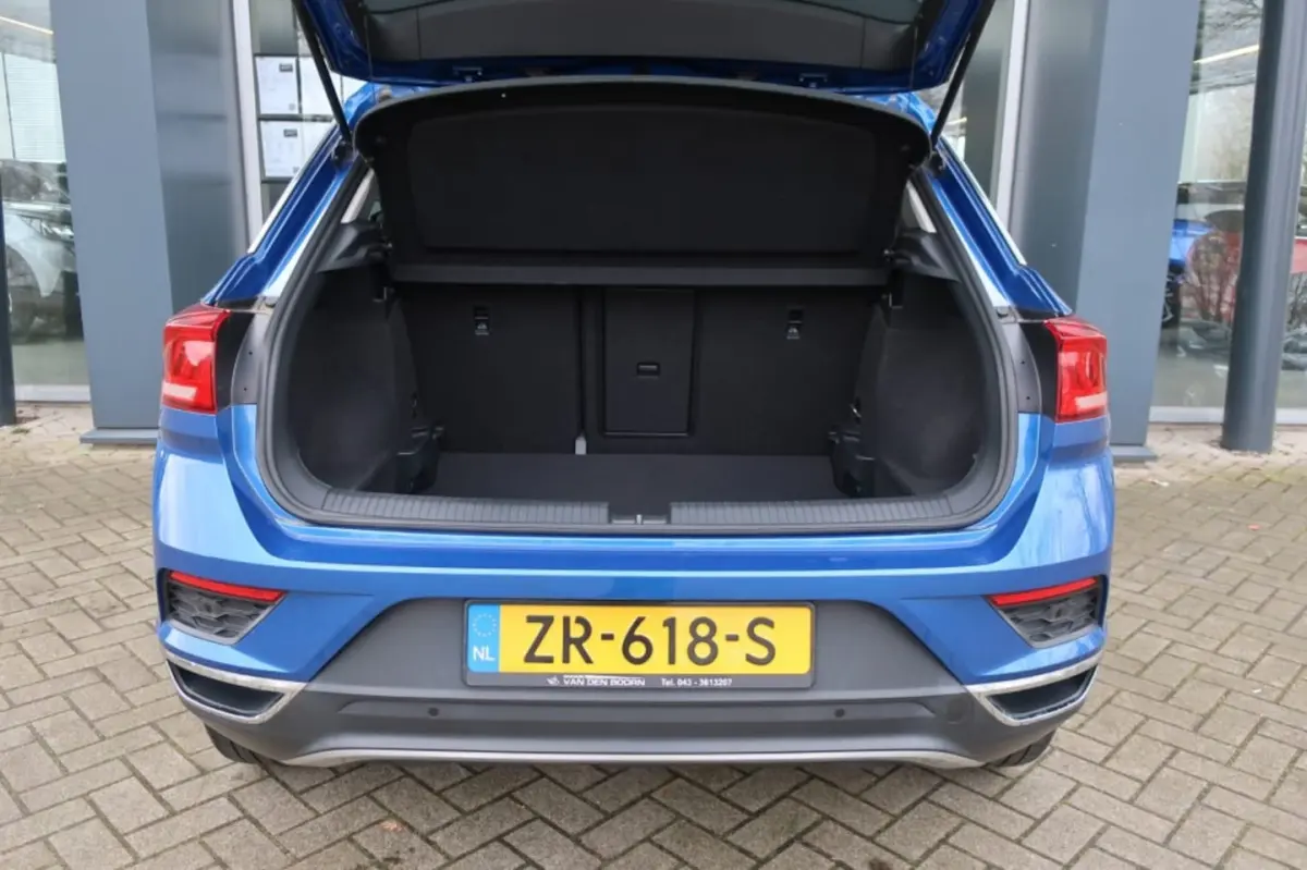 1.0 TSI, Trekhaak, All Season Banden, Apple Carplay/ Android Auto, Navi, etc