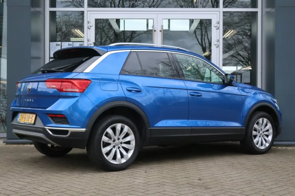 1.0 TSI, Trekhaak, All Season Banden, Apple Carplay/ Android Auto, Navi, etc