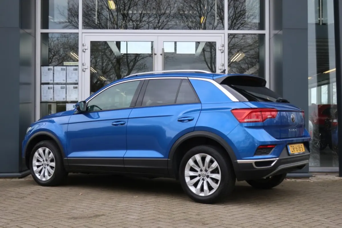 1.0 TSI, Trekhaak, All Season Banden, Apple Carplay/ Android Auto, Navi, etc